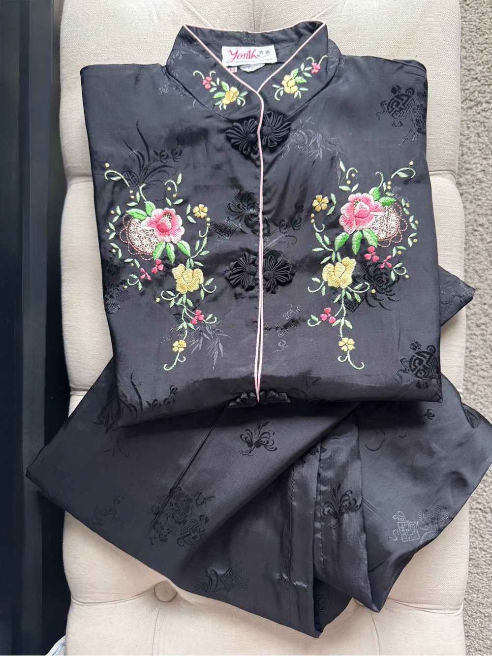 Vintage Black Rayon Set Embroidered Floral Collar And Chest